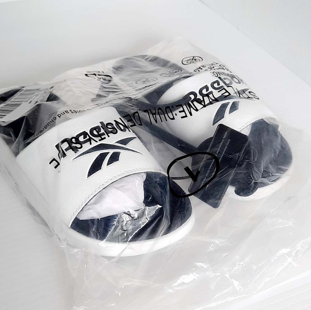 Reebok Kids Slide White Sandals NWT - Picture 4 of 11